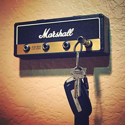 Ѕидна закачалка за клучеви во форма на гитарско појачало Marshall - Image 2